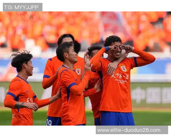 鲁能迎战华夏中超焦点之战球迷期待精彩对决与激情时刻 鲁能迎战华夏中超焦点之战球迷期待精彩对决与激情时刻